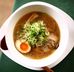 有馬ロイヤルゴルフクラブ ロイヤル特製ラーメン ゴルフ場ｇ麺